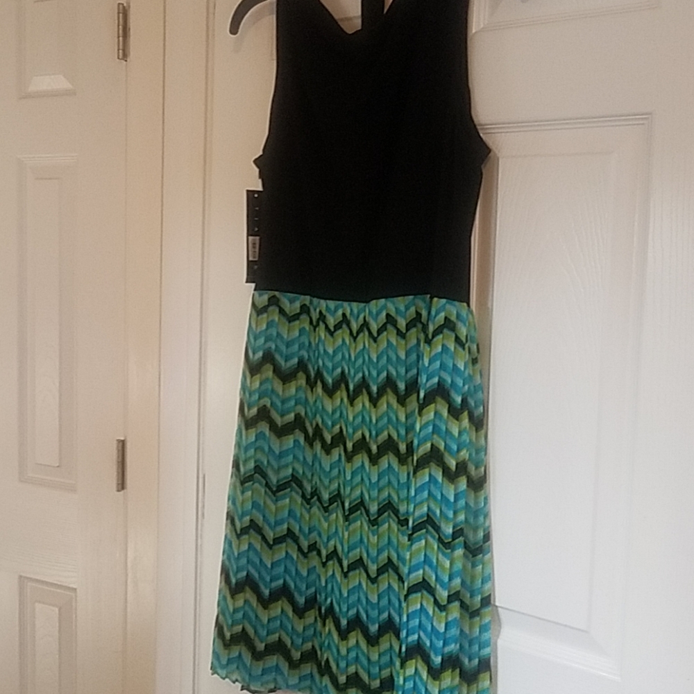 Dress - Picture 3 of 6